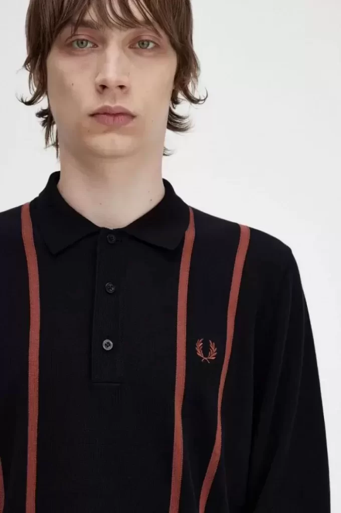 Chemise tricotée à rayures verticales pour homme