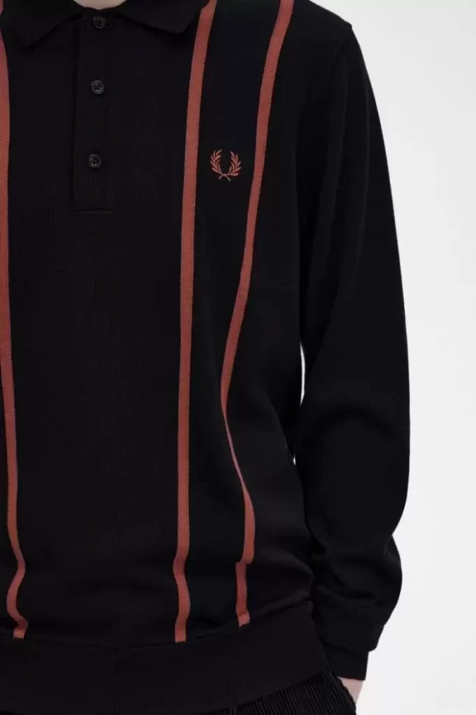Chemise tricotée à rayures verticales pour homme