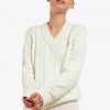 Pull en maille torsadée à col en V