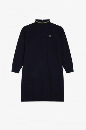 Robe à col montant et à pointes