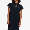 Robe en piqué avec détails intérieurs