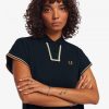 Robe en piqué avec détails intérieurs