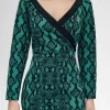 Robe femme à épaules dénudées et imprimé serpent