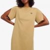 Robe à manches à empiècements en ruban adhésif