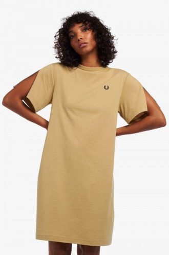 Robe à manches à empiècements en ruban adhésif