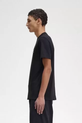 T-shirt homme avec épingle en émail