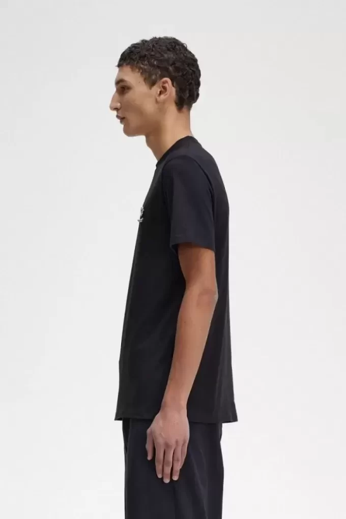 T-shirt homme avec épingle en émail