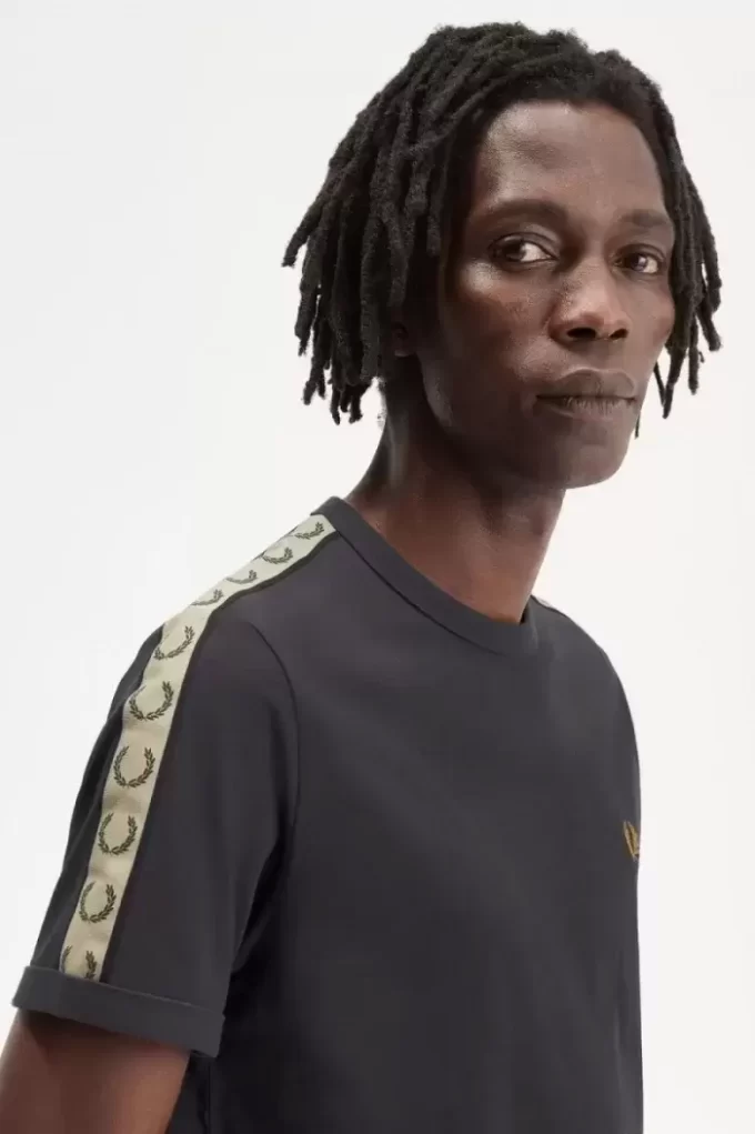 T-shirt homme à bandes contrastantes