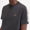 T-shirt homme à bandes contrastantes
