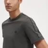 T-shirt homme à bandes contrastantes