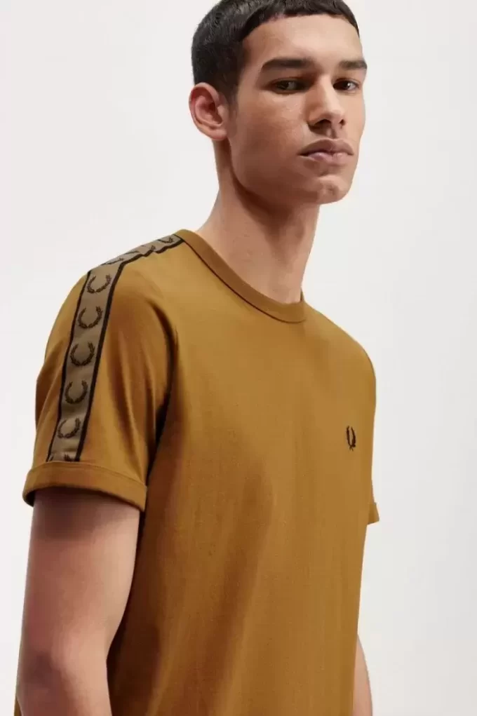 T-shirt homme à bandes contrastantes