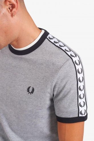 T-shirts à bandes adhésives