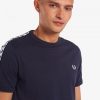 T-shirts à bandes adhésives