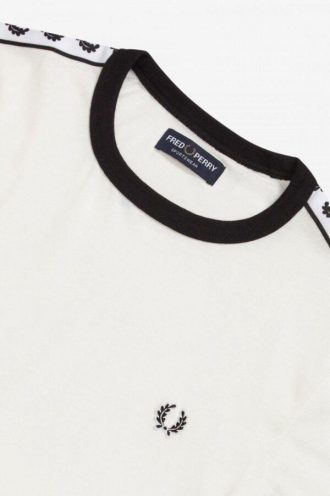 T-shirts à bandes adhésives
