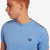 T-shirts à bandes adhésives