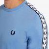 T-shirts à bandes adhésives