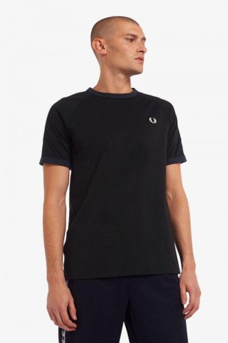 T-shirts à panneaux et ruban adhésif