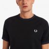 T-shirts à panneaux et ruban adhésif